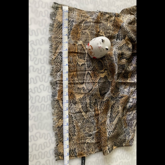 APT9 scarf animal print. - Picture 5 of 6